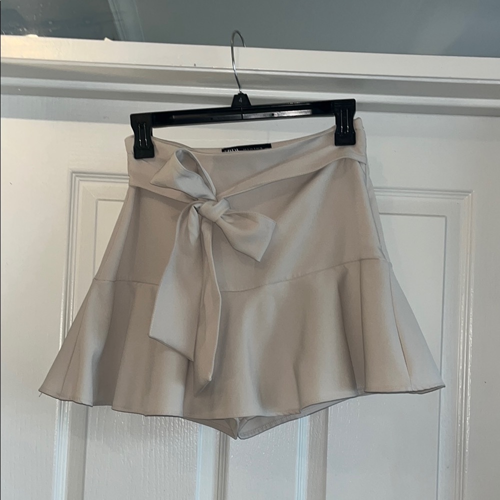 Chic Beige Skirt with Bow Detail